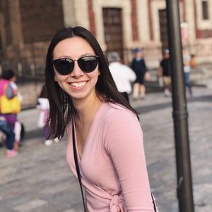 Meet your Posher, Gabriela